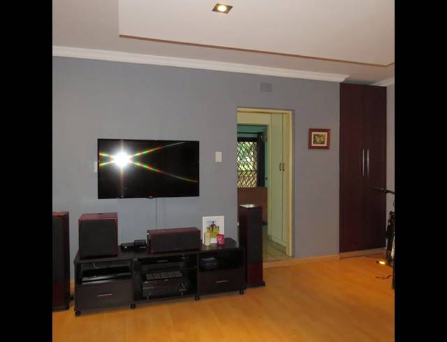 3 BEDROOM SIMPLEX FOR SALE IN MEER EN SEE